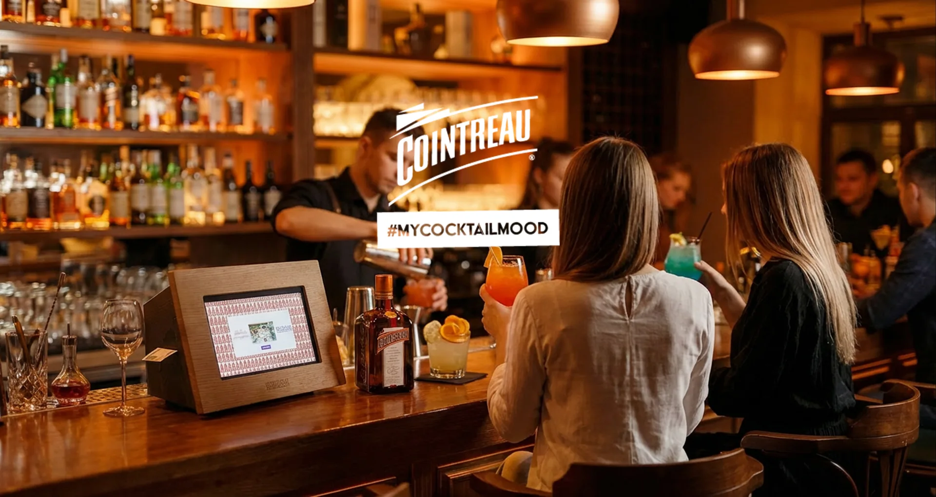 Expérience de dégustation autour du mobilier numérique Cointreau