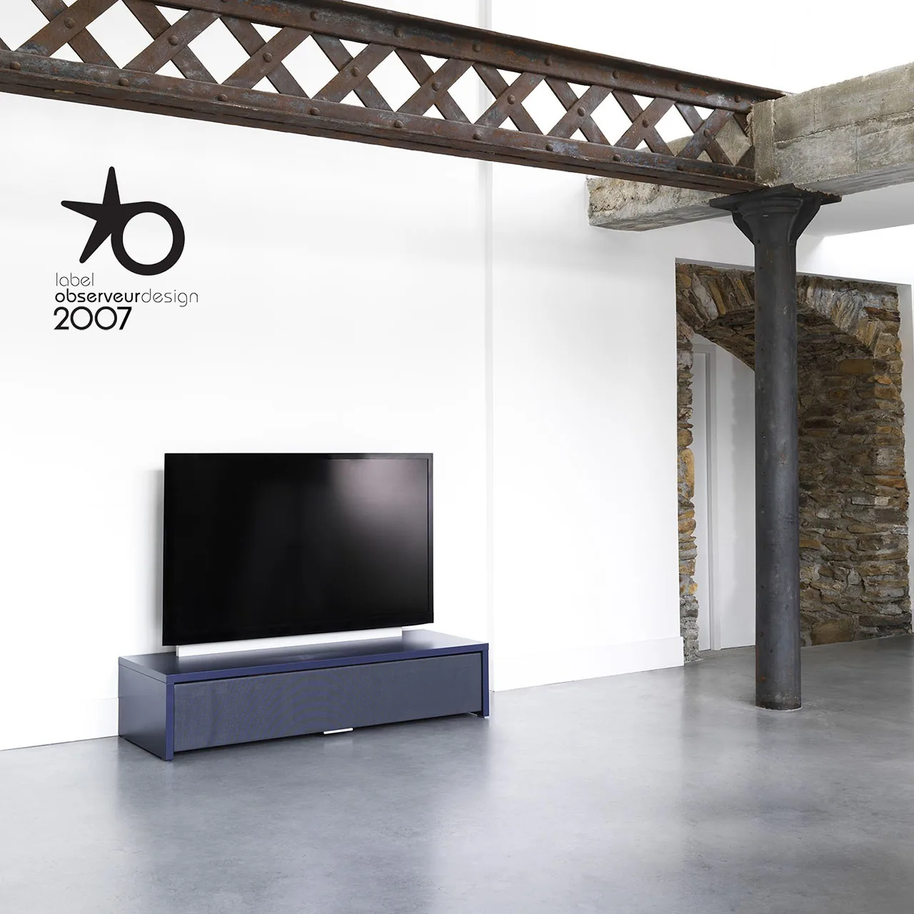 Meuble TV George conçu pour intégrer et dissimuler les équipements audiovisuels