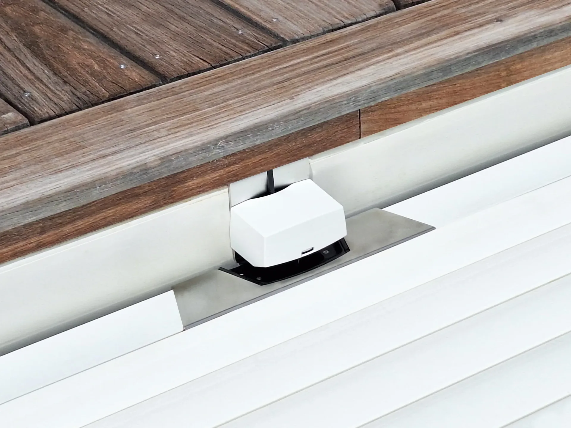 Pushlock Automatic, système d’attache automatique pour couverture de piscine