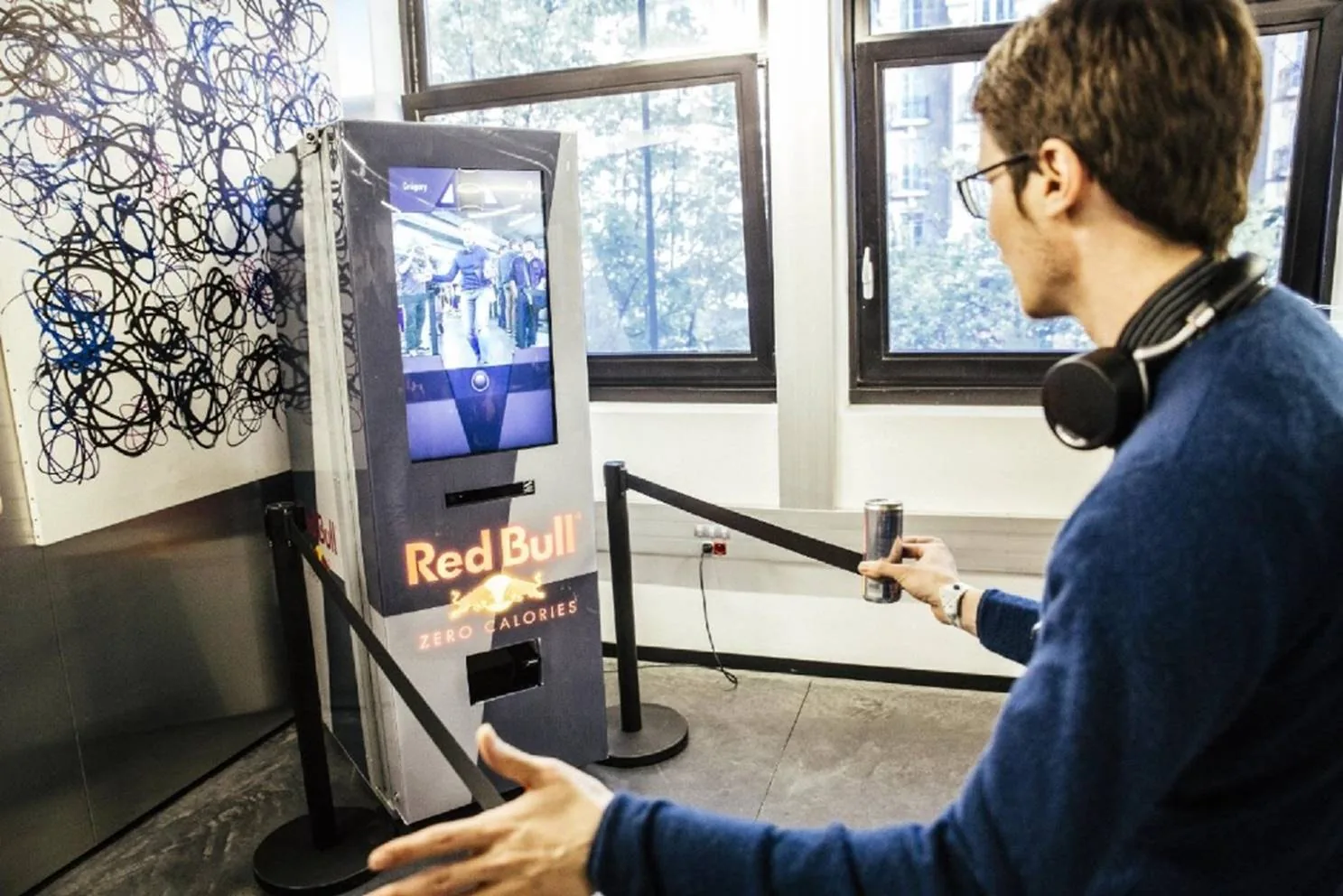 Expérience digitale et distribution d’une canette Red Bull